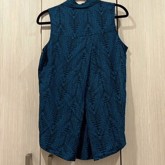 NEW Banana Republic Factory | Sleeveless Button Up Top | Blue/Black | Small - Picture 7 of 8